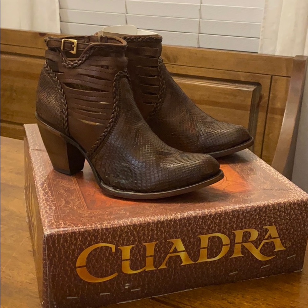 Cuadra Women's Braided Brown Ankle Booties